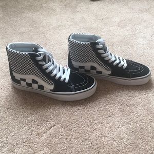 Sk8 Hi checkered Vans